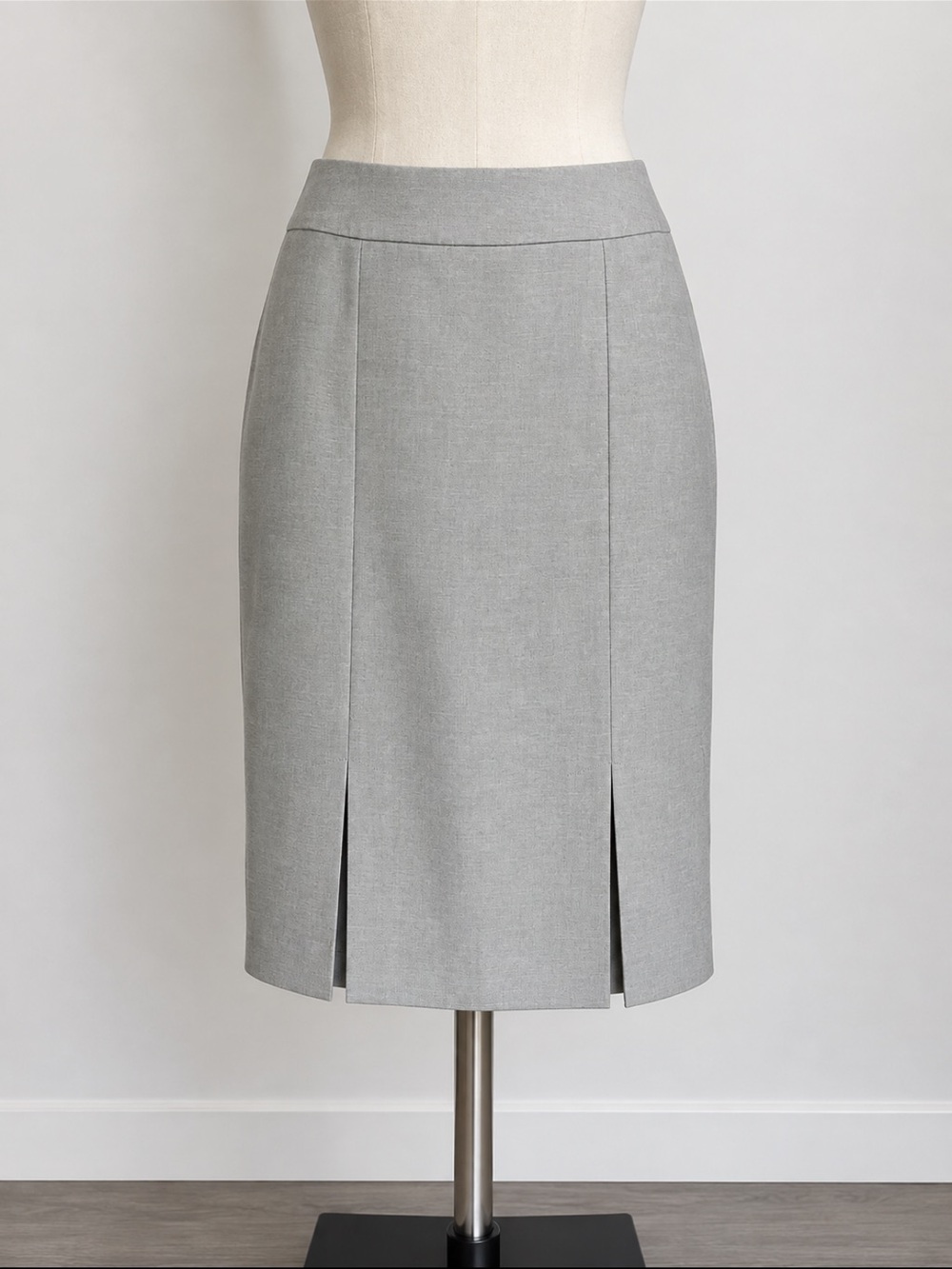 Le Suit Light Gray Pencil Skirt with 2 Front and 2 Back Pleats (Fantail Pleats)